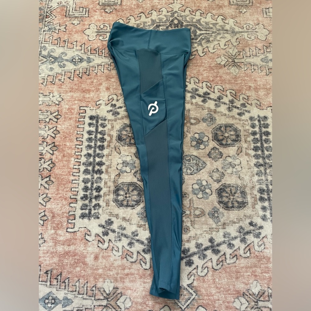 Peloton Show Up Blue Pocket Athletic Workout Leggings Size Medium - Picture 4 of 6